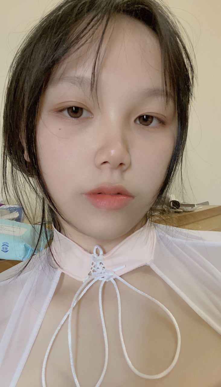 【2023-04-06】Getting more horny outside ❤️.m4v